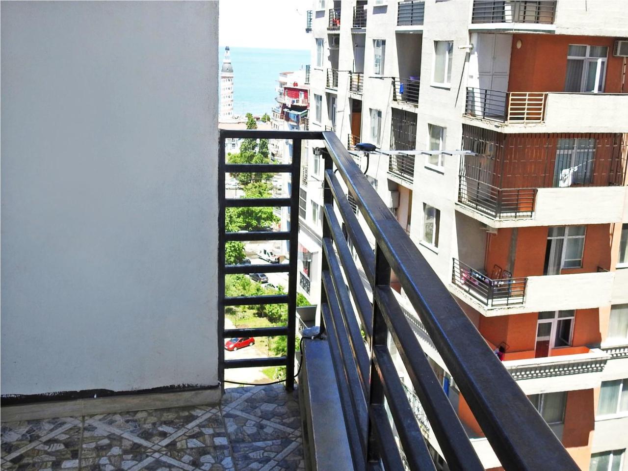 Real Palace Apartment Batumi Esterno foto